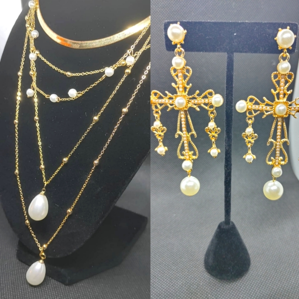 Ladies pearl and gold set